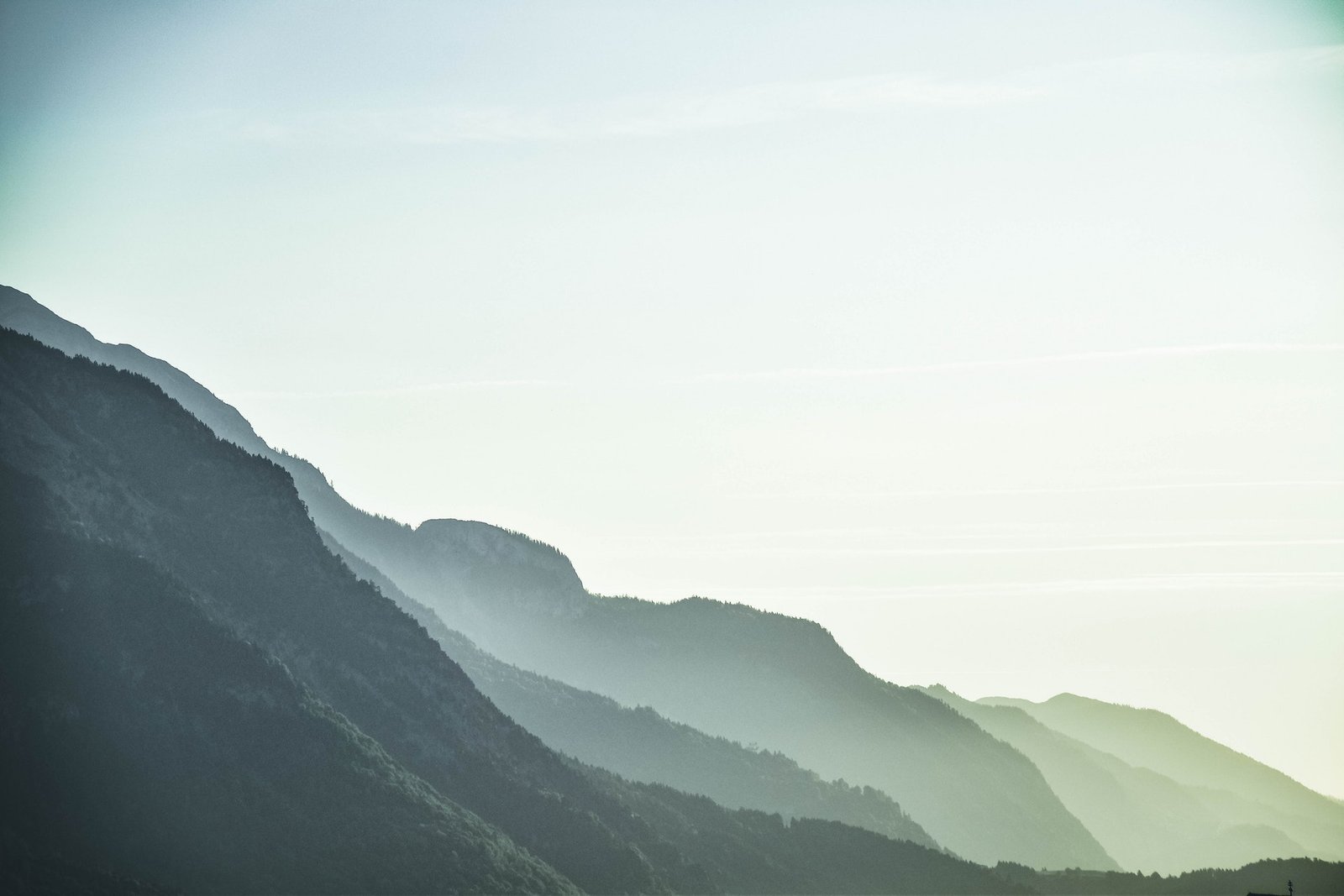 fogs-on-green-mountain-1054222.jpg